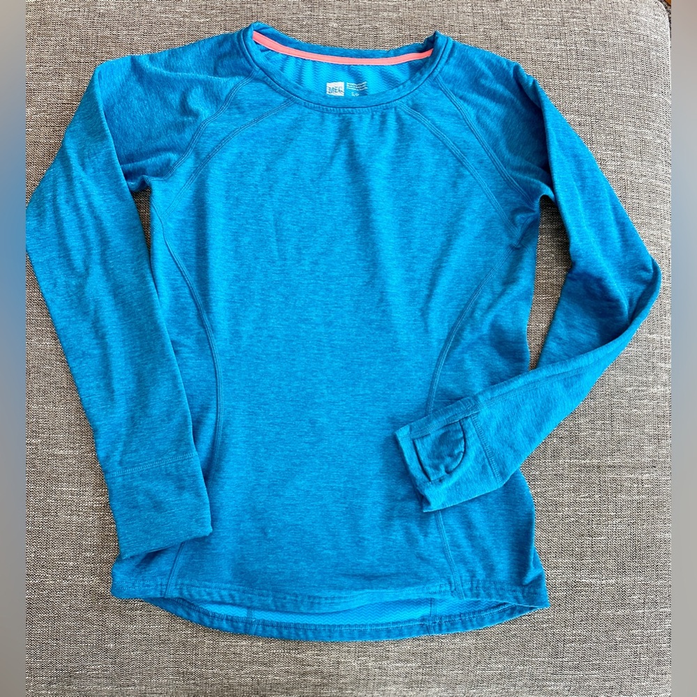 Women’s MEC 🇨🇦 shirt ** Size S ** Excellent shape